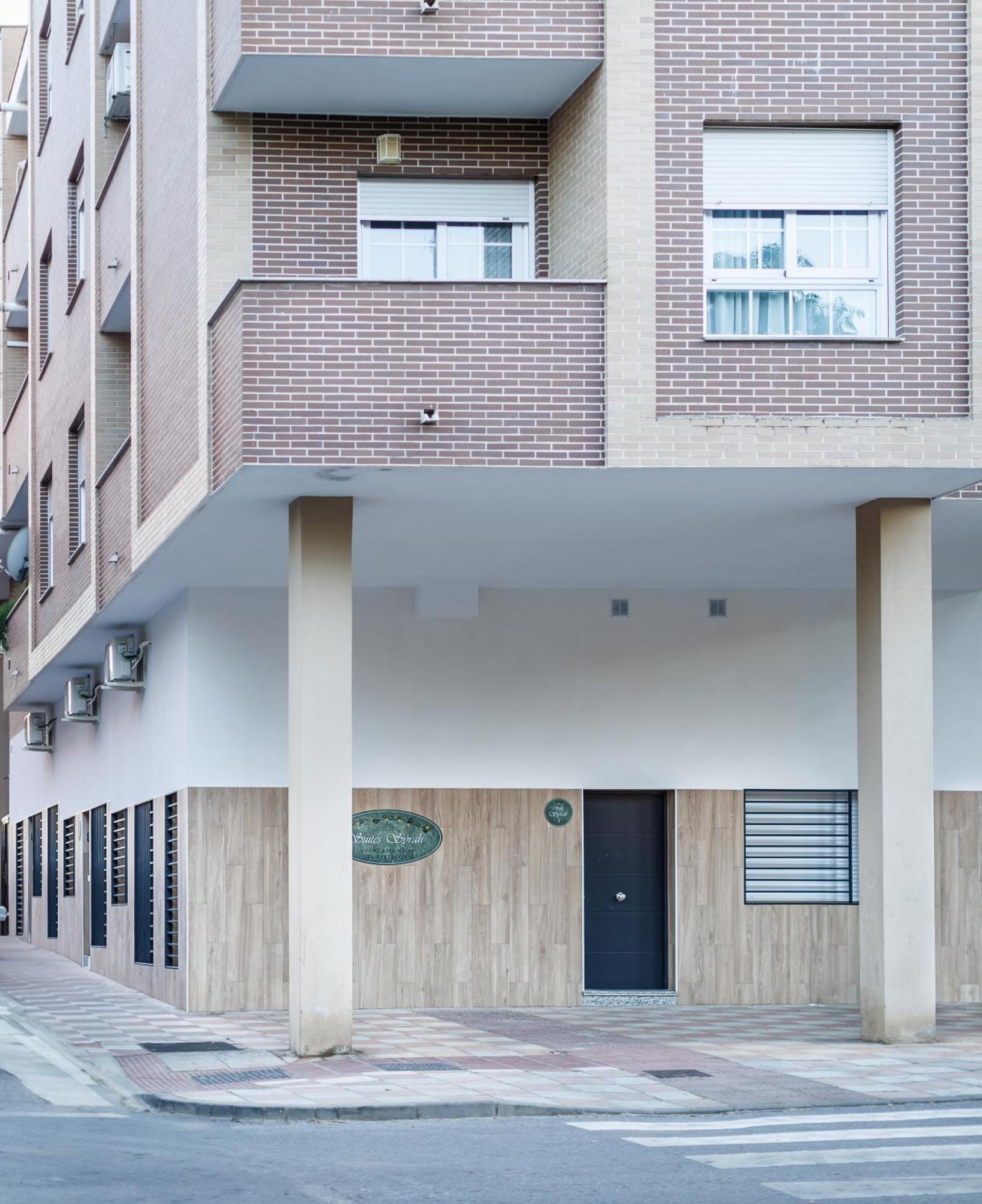 Apartamentos Luxury Suites Syrah 阿尔蒙德拉立窑 外观 照片